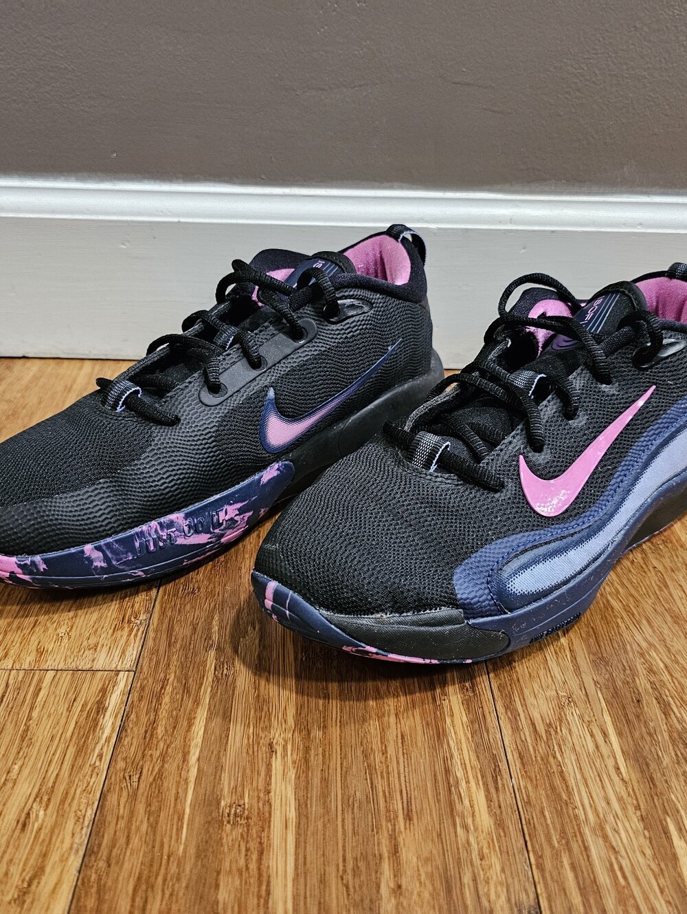 Nike IsoFly Big Kids Basketball Shoes 6Y Black Hyper Pink Marble Outsole FN4384-